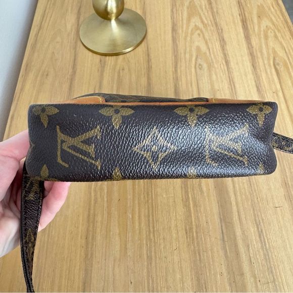 ✅AUTHENTIC✅LOUIS VUITTON DANUBE CROSSBODY BAG - Picture 8 of 16